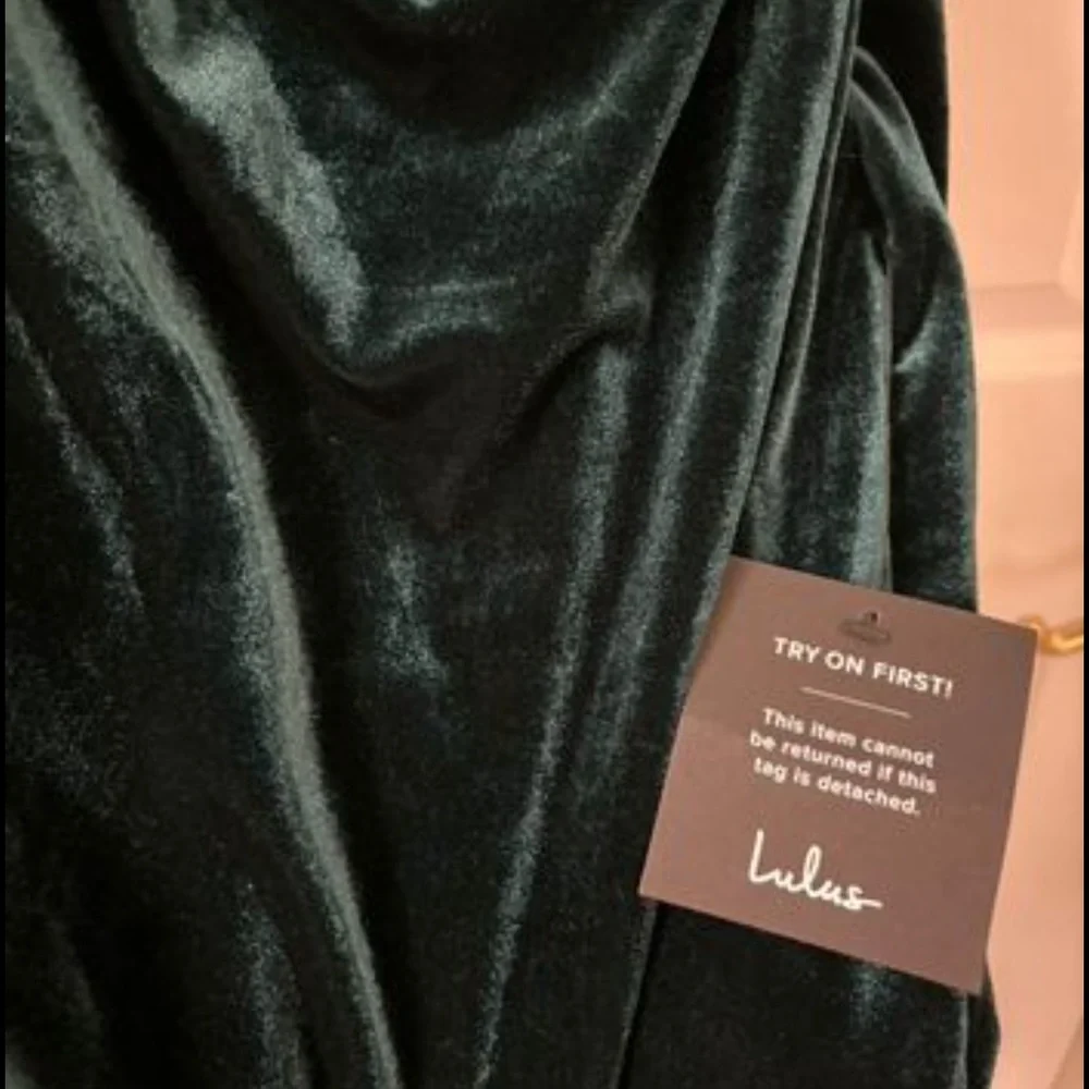 Lulu’s NWT- Gorgeous hunter green velvet cocktail dress. - Picture 3 of 6